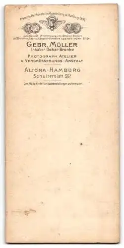 Fotografie Gebr. Müller, Altona-Hamburg, Schulterblatt 55, Junger Mann im Anzug mit weisser Weste und Schnurrbart