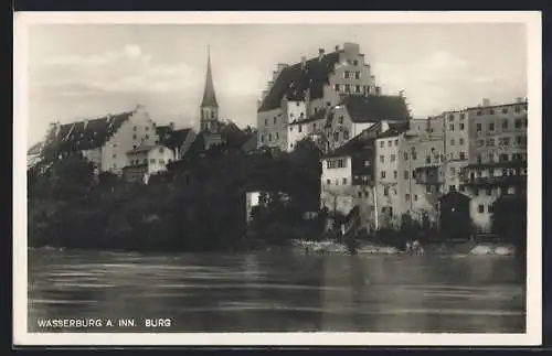 AK Wasserburg / Inn, Innpartie mit Blick auf Burg