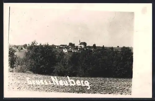 AK Neuberg, Blick über Felder auf den Ort