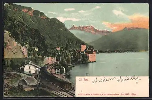 AK Chillon, Ortsansicht mit Eisenbahn, Gewässer und Bergpanorama