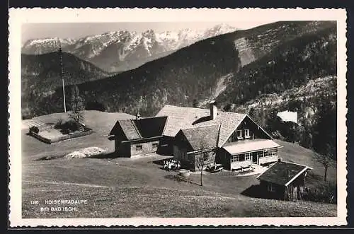 AK Hoisenradalpe bei Bad Ischl, Ortsansicht mit Blick in die Berge