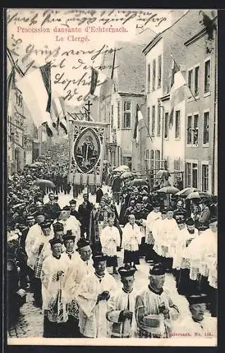 AK Echternach, Procession, Le Clergé