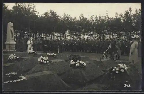 Foto-AK Königsbrück, Kriegsgefangenenlager, französische Kriegsgefangene, Gräber