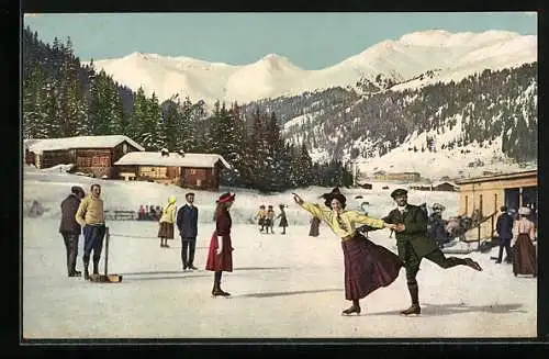 AK Schlittschuhläufer auf einer Eisbahn in den Bergen
