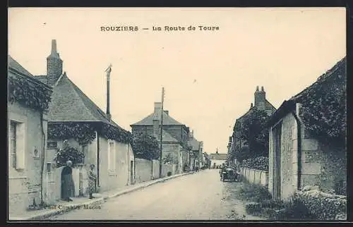 AK Rouziers, La Route de Tours, Blick die Strasse hinab