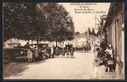 AK Loché-sur-Indrois, Arrivée du Bourg, Route de Loches et Chatillon