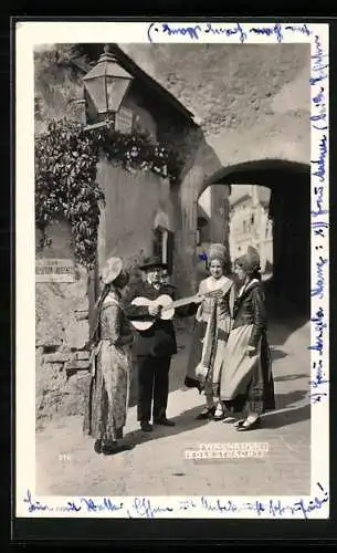 AK Wachauer Volkstracht, Herr mit Gitarre