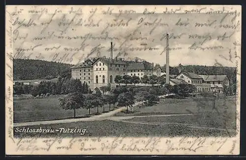 AK Tutzing, Schlossbräu-Brauerei mit Strasse und Umgebung