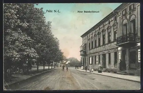 AK Peitz /N.-L., Neue Bahnhofstrasse mit Bäckerei