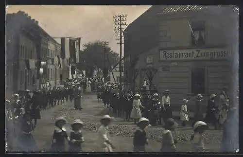 Foto-AK Rath /Köln, Parade am Restaurant in der Rösrather Strasse