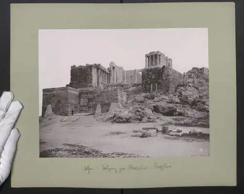 Fotografie unbekannter Fotograf, Ansicht Athen, Propyläen - Aufgang zur Akropolis - Tempelanlage