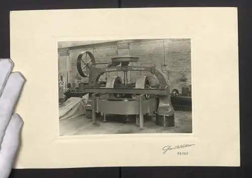 4 Fotografien Hans Walter, Peine, Ansicht Peine, schwere Fabrikmaschinen der Firma Schriever & Co. Hannover in Fabrik