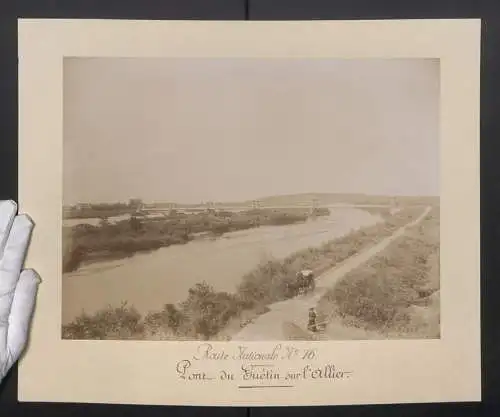 Fotografie unbekannter Fotograf, Ansicht Le Guetin, Pont du Guetin sur l`allier, Route Nationale N. 76