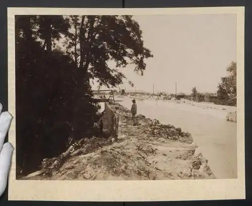 Fotografie unbekannter Fotograf, Ansicht Briare, Bau des Canal de Briare, Kanalbauer