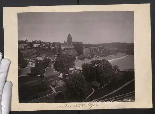 Fotografie unbekannter Fotograf, Ansicht Fribourg, Blick auf die Stadt von der neuen Brücke, Restaurant Poisson Frais