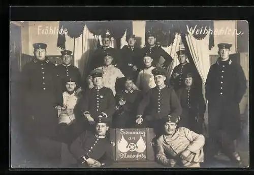 Foto-AK Erinnerung an Marienfelde, Gruppenfoto Soldaten zu Weihnachten