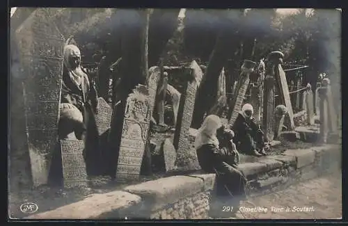 AK Szene auf einem türkischen Friedhof