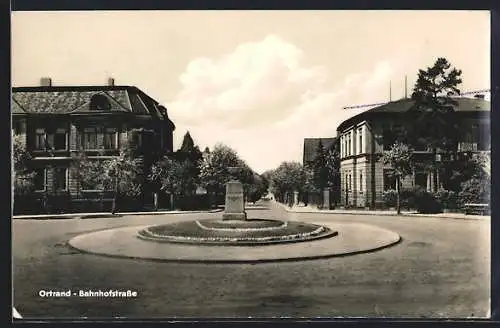 AK Ortrand, Denkmal in der Bahnhofstrasse