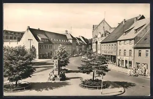 AK Hettstedt /Südharz, Marktplatz mit Denkmal
