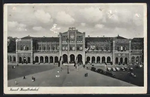 AK Kassel, Hauptbahnhof, Eingang mit flaggen & Bahnhofsplatz