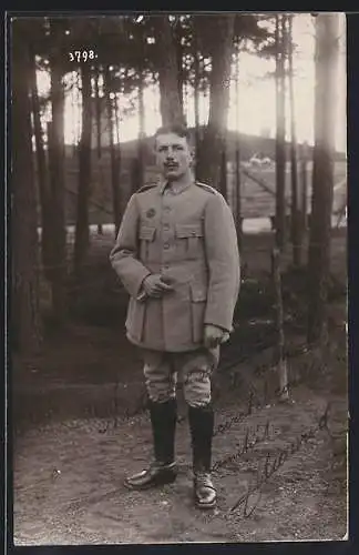Foto-AK Königsbrück, Neues Lager, Kriegsgefangener Franzose in Uniform