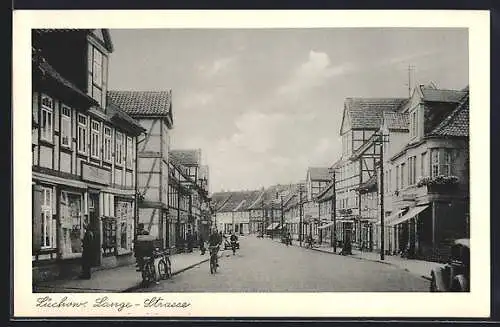 AK Lüchow / Dannenberg, Lange-Strasse mit Radfahrern