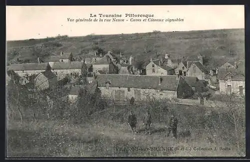 AK Vernou-sur-Brenne, Vue générale de la Rue Neuve, Caves et Coteaux vignobles