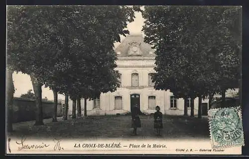 AK La Croix-de-Bléré, Place de la Mairie