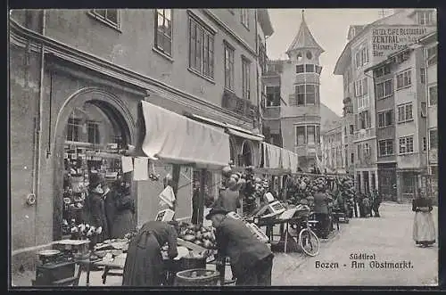 AK Bozen /Südtirol, Strassenpartie mit Obstmarkt