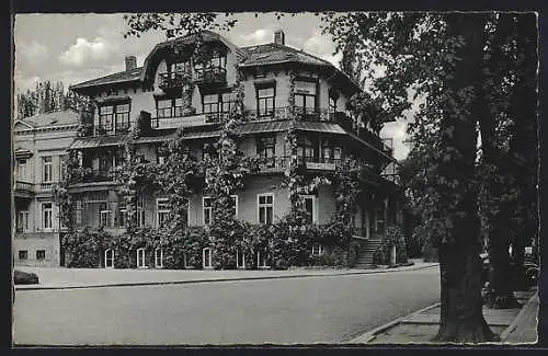 AK Bad Pyrmont, Haus Hölscher mit Strasse