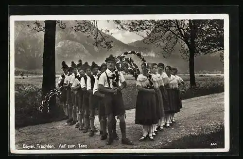 AK Bayerische Trachten-Gruppe zum Tanz