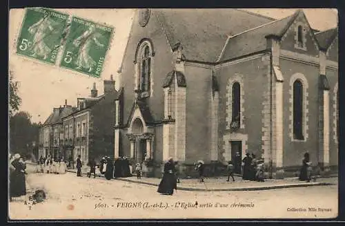 AK Veigné /I.-et-L., L`Eglise, sortie d`une ceremonie