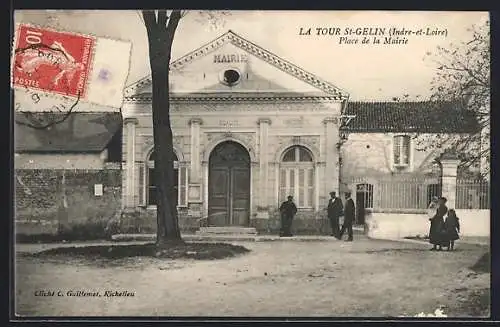 AK La Tour St-Gelin, Place de la Mairie