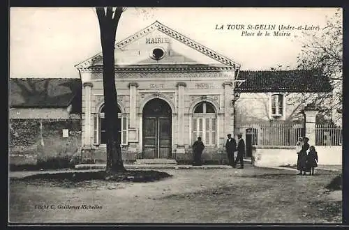 AK La Tour St-Gelin, Place de la Mairie