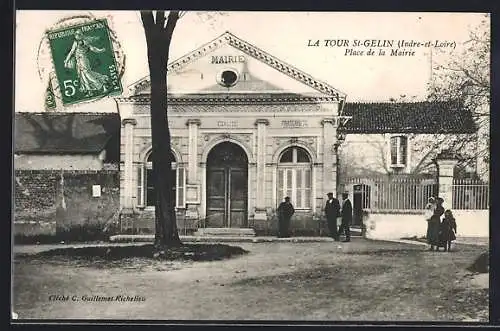 AK La Tour St-Gelin, Place de la Mairie