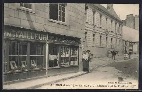 AK Chinon /I.-et-L., La Rue J.-J. Rousseau et la Théatre