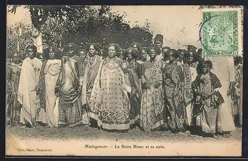 AK Madagascar, La Reine Binao et sa suite
