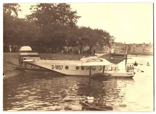 Fotografie unbekannter Fotograf, Ansicht Konstanz, Flugboot Dornier Delphin D-1857 der Luftverkehrsgesellschaft Konstanz