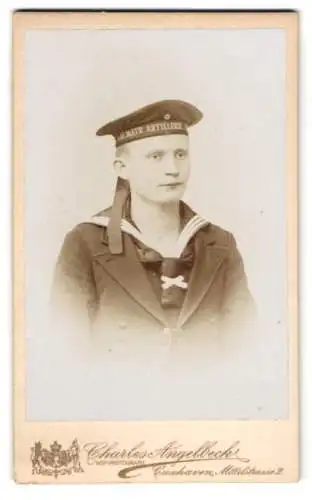 Fotografie Charles Angelbeck, Cuxhaven, junger blonder Matrose in Uniform der IV. Matr. Artillerie