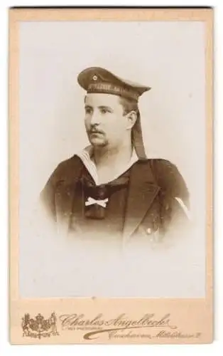 Fotografie Charles Angelbeck, Cuxhaven, Matrose der IV. Matrosen Artillerie Abtl. in Uniform