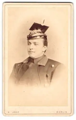 Fotografie H. Joop, Berlin, preussischer Ulan Müller in Uniform mit Tschapka