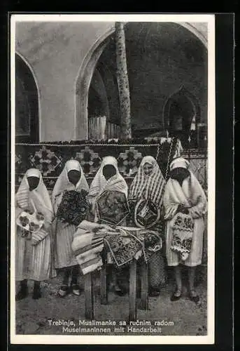 AK Trebinje, Muslima mit Handarbeit