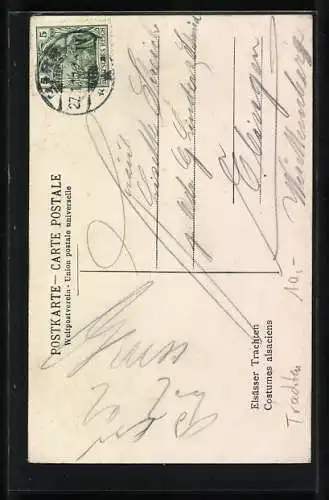 AK Zwei Frauen und ein Mann in elsässer Trachten mit Spinnrad