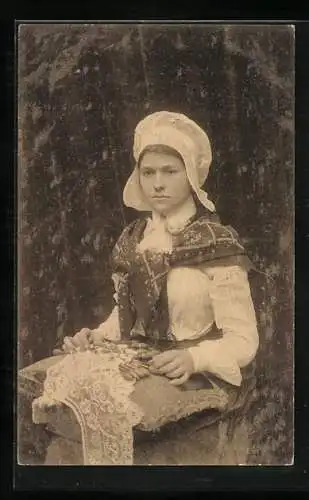 AK Dentelliere flamande, Frau beim Klöppeln