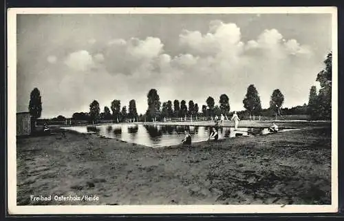 AK Ostenholz /Heide, Besucher in Bademode im Freibad