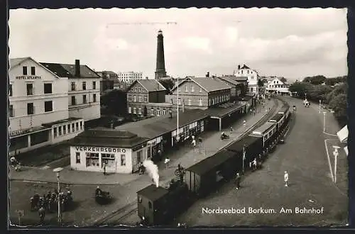 AK Borkum / Nordsee, Teilansicht mit Bahnhof, Verkehrsbüro und Hotel Atlantic