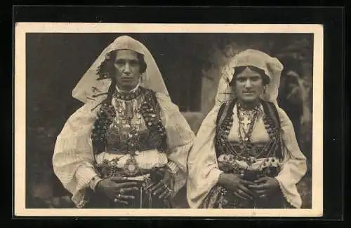 AK Trachtenbild, Sonntagskleidung albanischer Bauernfrauen