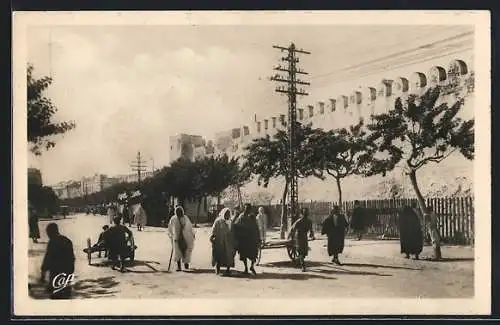 AK Sousse, Les Remparts, Strassenpartie mit Passanten