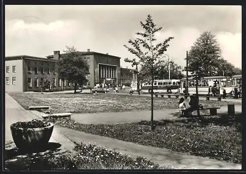 AK Dessau, Hauptbahnhof mit Bussen