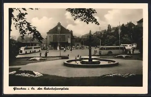 AK Glauchau i. Sa., Springbrunnen am Bahnhofsvorplatz